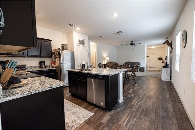 114 Woodpecker Run in Jarrell, TX - Building Photo - Building Photo