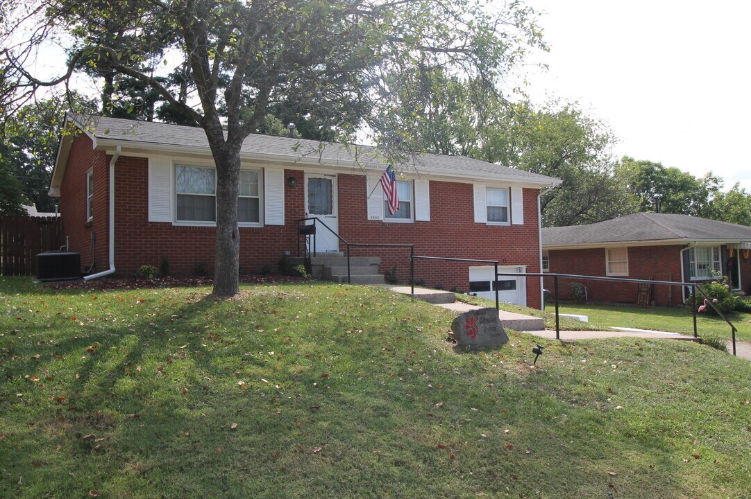 2906 Brigadoon Pkwy in Lexington, KY - Building Photo