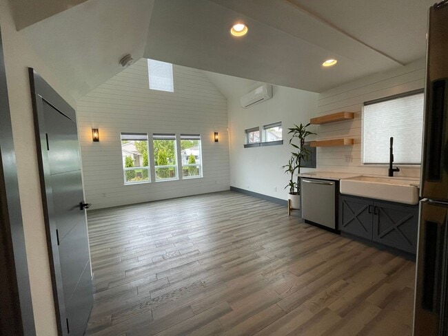 property at 7690 SE Overland St