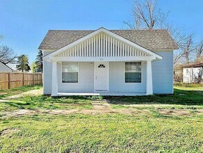 211 W Madison St in Crescent, OK - Building Photo - Building Photo