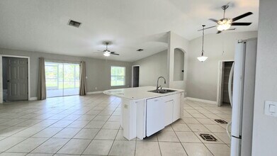923 SE 23rd Terrace in Cape Coral, FL - Building Photo - Building Photo