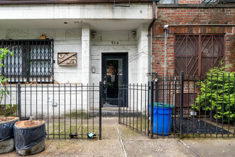 514 E 11th St in New York, NY - Foto de edificio - Building Photo