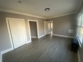 392 E 147th St in Cleveland, OH - Building Photo