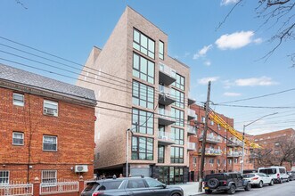 93-09 Lamont Ave in Flushing, NY - Foto de edificio - Building Photo