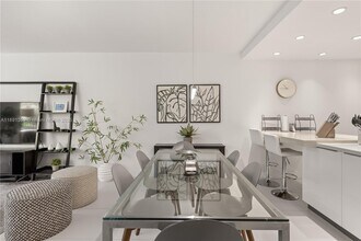 101 Crandon Blvd in Key Biscayne, FL - Building Photo - Building Photo