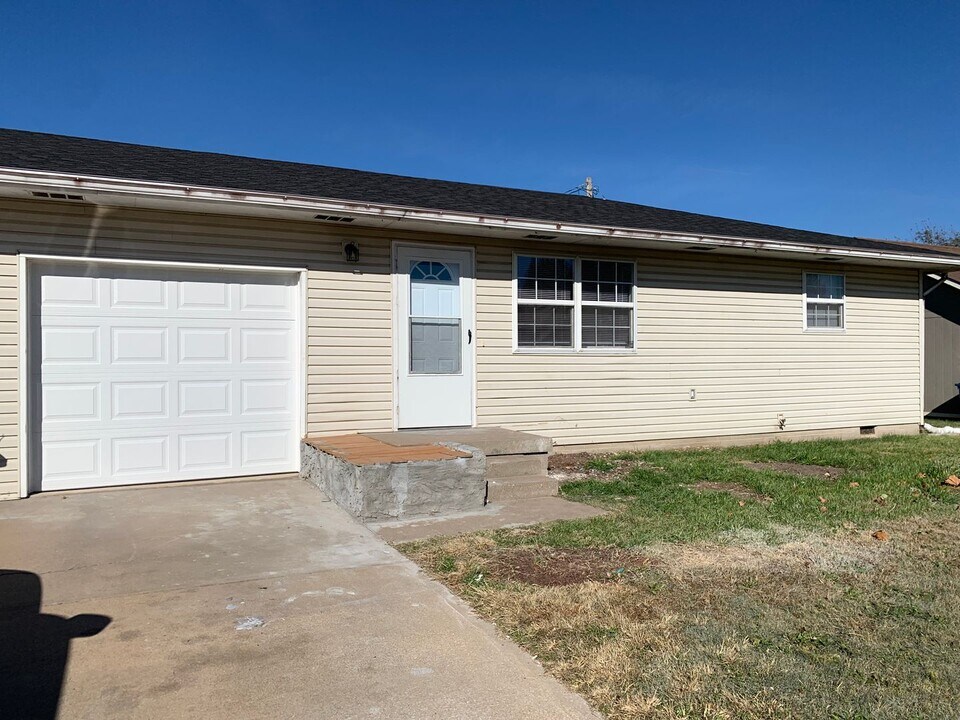 3037-3039 W 15th St in Joplin, MO - Building Photo