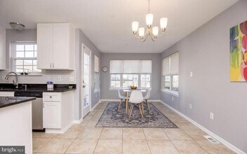 8800 Community Square Ln in Upper Marlboro, MD - Building Photo - Building Photo