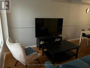 1098 Ballantyne Dr in Ottawa, ON - Building Photo - Building Photo