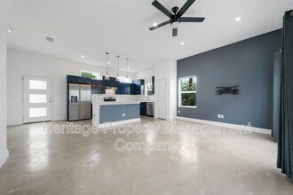 827 S Palmetto Ave in San Antonio, TX - Building Photo - Building Photo