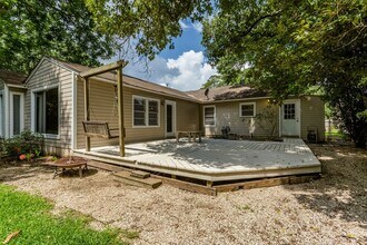 1230 Timbergrove Ln in Houston, TX - Foto de edificio - Building Photo