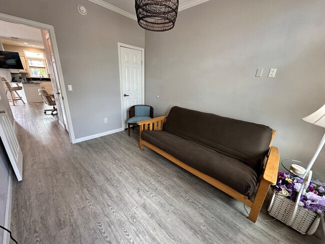 619 Nettles Blvd, Unit SI ID1537518P