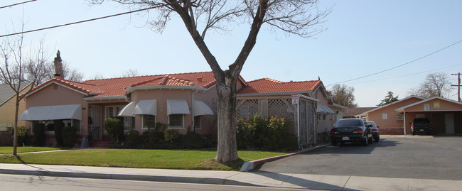 1925 Parker Ave in Tracy, CA - Foto de edificio - Building Photo