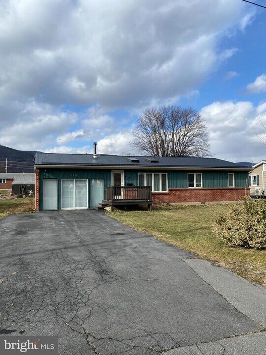 1030 Georgia Ave in Keyser, WV - Building Photo