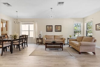 220 Las Fuentes Dr in Kissimmee, FL - Building Photo - Building Photo