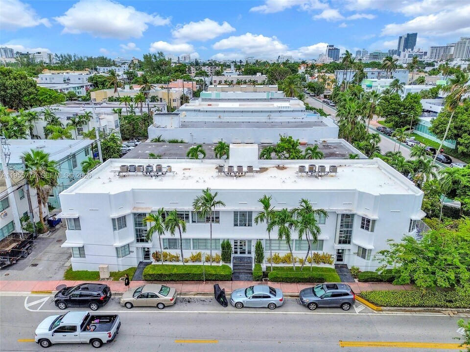 621 11th St in Miami Beach, FL - Building Photo