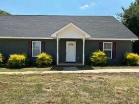 120-122 Gardenia Ln in Spartanburg, SC - Building Photo