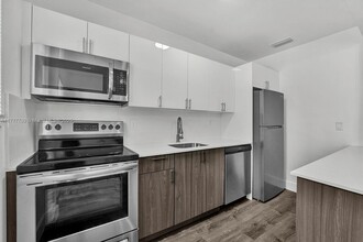 2150 SW 26th St in Miami, FL - Building Photo - Building Photo