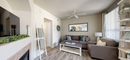 The Villas At Camelback Crossing in Glendale, AZ - Building Photo - Building Photo