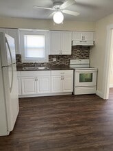 106 W B St in Ellinwood, KS - Building Photo - Building Photo