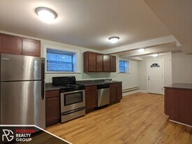 1126 W Oakdale Ave, Unit 1125-GDNN in Chicago, IL - Building Photo