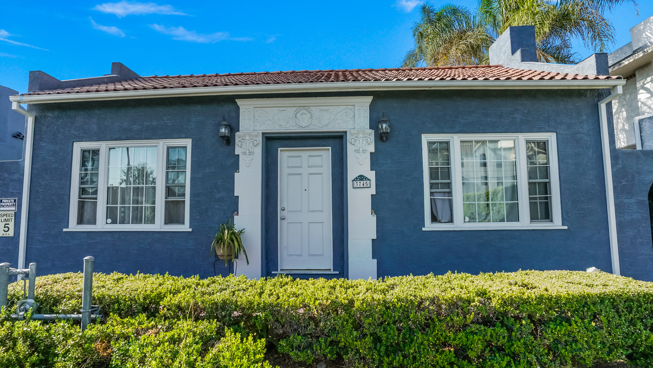 3749-3751 W 27th St in Los Angeles, CA - Building Photo