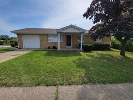 1354 Woodbine Way in South Bend, IN - Building Photo