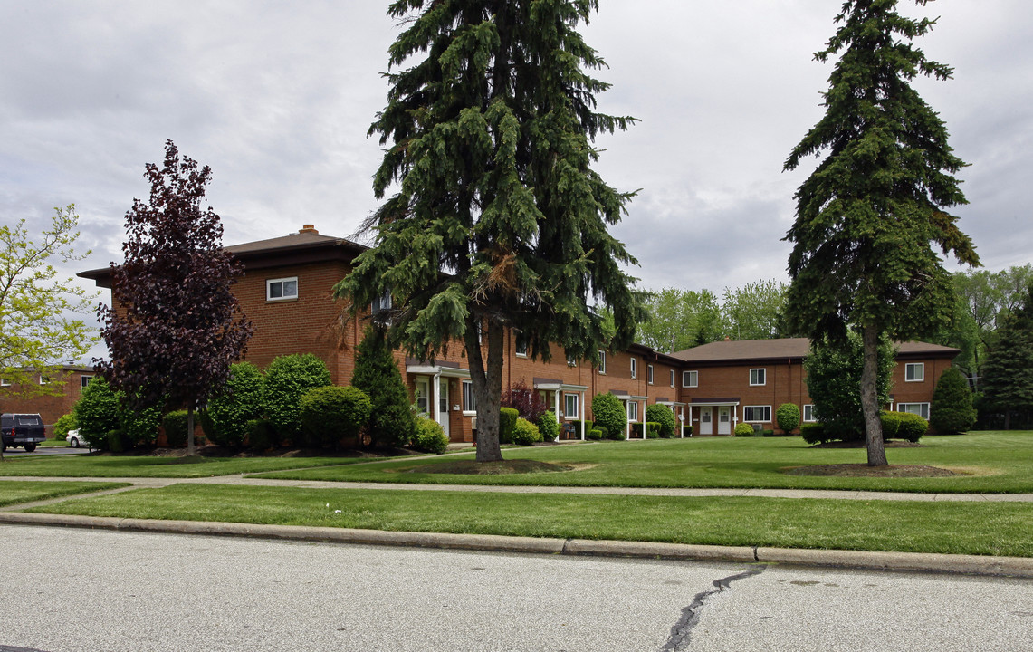 Wickliffe Gardens in Wickliffe, OH - Building Photo