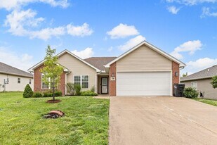 100 Port Way in Columbia, MO - Building Photo