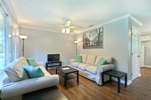 2008 E 42nd St in Savannah, GA - Building Photo