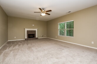 338 Camellia Way in Dallas, GA - Building Photo - Building Photo