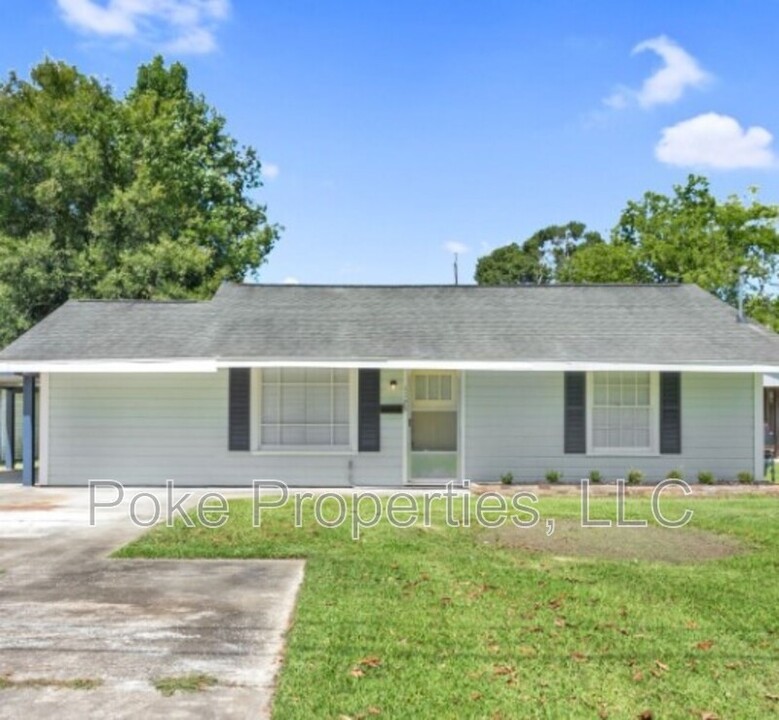 1125 Beech Dr in Lake Charles, LA - Building Photo