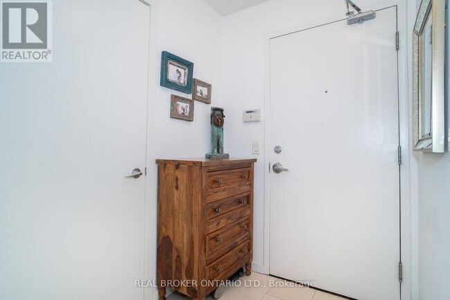 8 York St in Toronto, ON - Building Photo - Building Photo