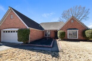 2025 Westbriar Dr in Memphis, TN - Building Photo