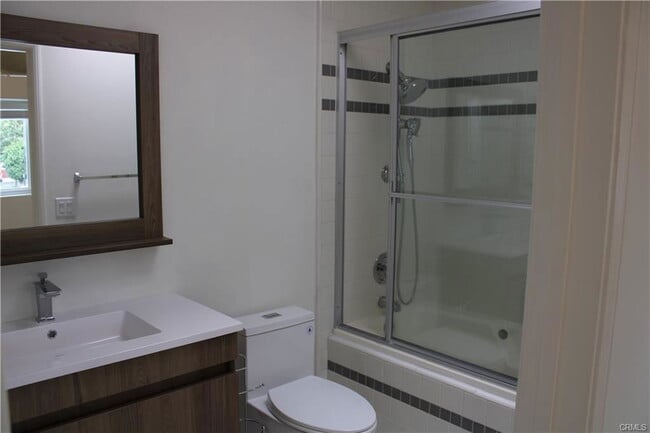 5145 Yarmouth Ave in Los Angeles, CA - Building Photo - Building Photo