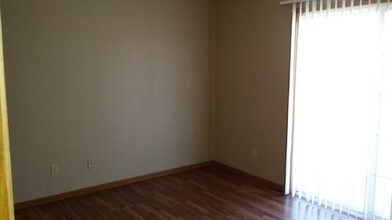 Stoney Meadow Apartments in Valparaiso, IN - Foto de edificio - Building Photo