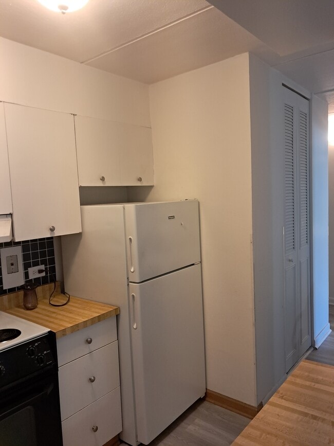 property at 5125 Blodgett Ave