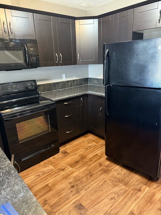 3814 Dewdney Ave E in Regina, SK - Building Photo