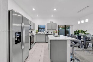 730 SW 12th St in Florida City, FL - Building Photo