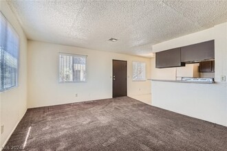 1537 Cobb Ln, Unit 1 in Las Vegas, NV - Building Photo - Building Photo