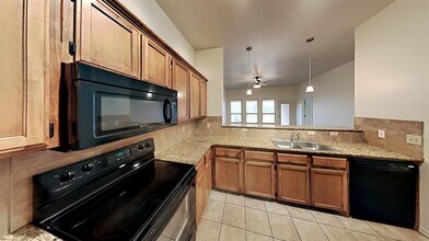 3613 Galatian Way in Yukon, OK - Building Photo - Building Photo