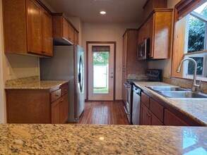 3126 Alameda St in Medford, OR - Building Photo - Building Photo