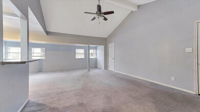 2574 Marilee Ln in Houston, TX - Foto de edificio - Building Photo