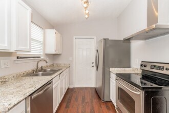 1864 Shannon Lake Dr in Middleburg, FL - Foto de edificio - Building Photo