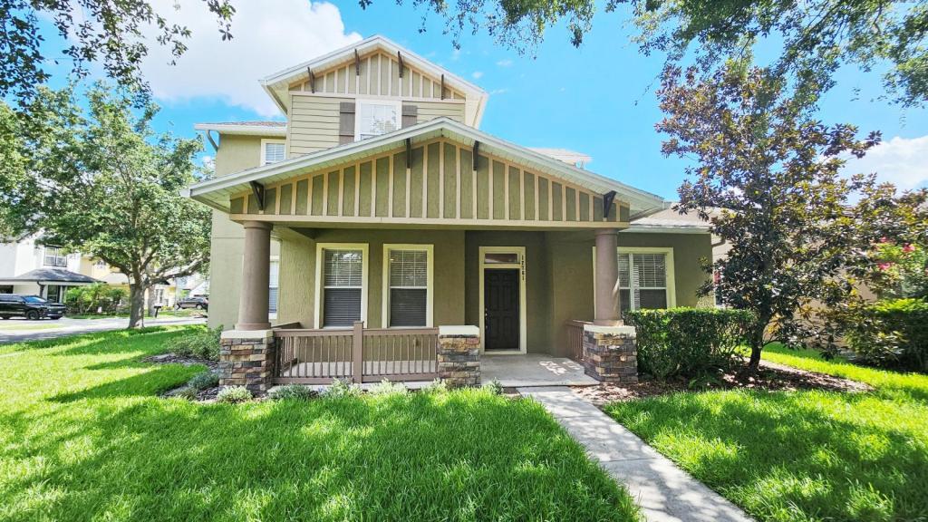 12761 Bideford Ave in Windermere, FL - Building Photo