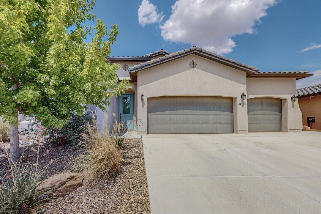 6011 Buckthorn Ave NW in Albuquerque, NM - Building Photo