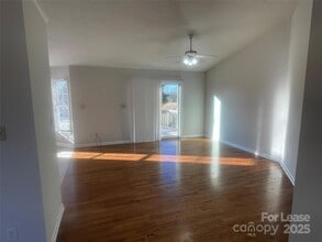 1444 Farmington Hills Dr, Unit 4201 in Conover, NC - Building Photo - Building Photo