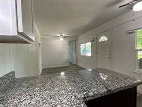 310 E Jack Ave in Baytown, TX - Building Photo - Building Photo