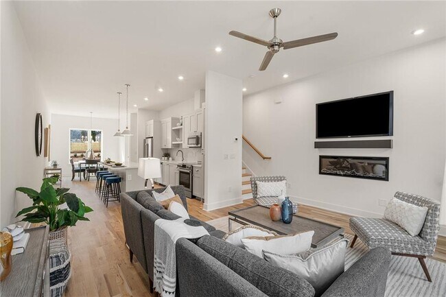 property at 1237 Memorial Dr SE