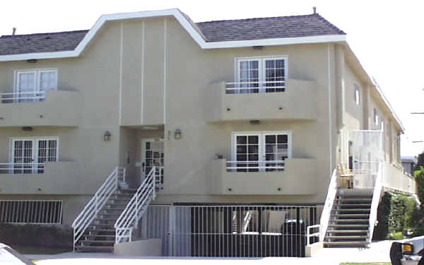 Sherman: 2133 W Bentley Ave in Los Angeles, CA - Foto de edificio - Building Photo