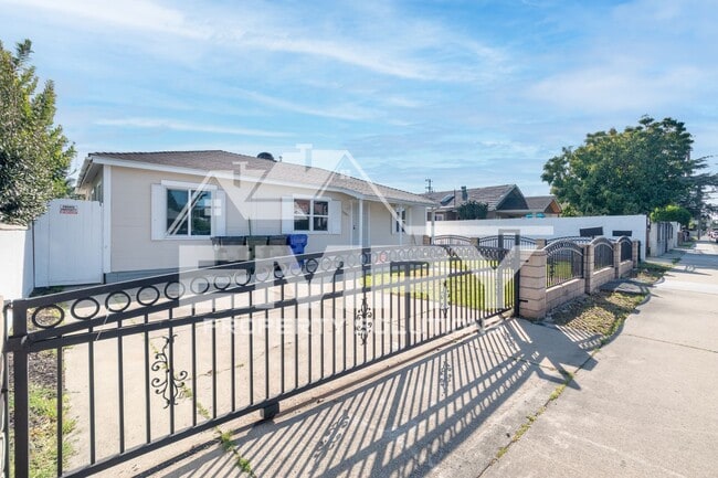 property at 920 E Elma St